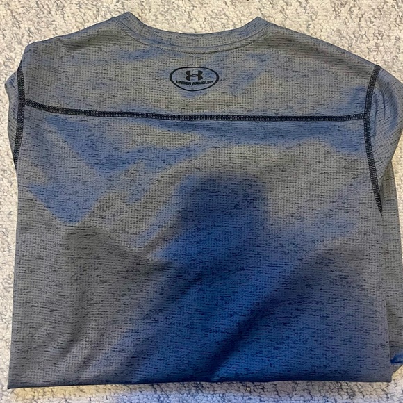 Under Armour Loose Grey Heat Gear! - Picture 3 of 4